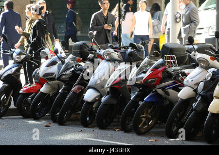 Ausgewiesenen Parkplatz für Motorräder und Roller auf Sussex Street, Sydney, Australien. Stockfoto