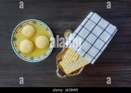 Matzoh Ball jüdischer Feiertag Symbol, jüdische Suppe, jüdisches Essen Stockfoto