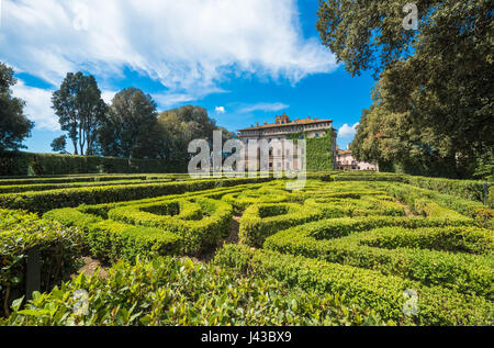 Vignanello, Italien - das Ruspoli-Schloss in der Altstadt des mittelalterlichen Städtchens in Tuscia. Dieser edle Residenz verfügt über einen tollen Garten Stockfoto