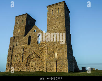 Reculver Zwillingstürme nr Herne Bay, Kent, UK Stockfoto