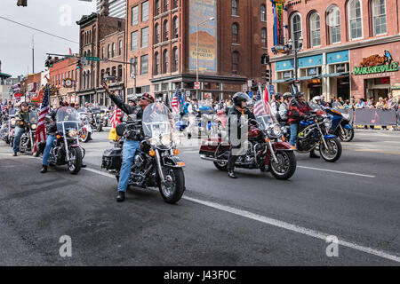 Ein Konvoi von erfahrenen Bikern in Nashville Veterans' Day Parade Stockfoto