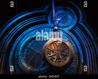 Hogwarts Pendulum Clock Tower, Making of Harry Potter, Warner Bros.-Studio Tour, Leavesden, London Stockfoto