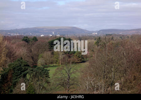 Blick auf Bute Park in Richtung Berg Garth aus Cardiff Castle Keep, Cardiff, Wales. Stockfoto
