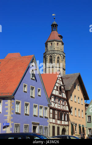 Frameworkhouse und Kirche Sankt Andreas, Weißenburg in Bayern, einer Stadt im mittleren Franken, Bayern, Deutschland Stockfoto