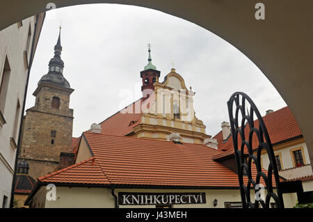 Franziskanerkloster mit der Kirche der Himmelfahrt der Jungfrau Maria in Plzen Tschechien Stockfoto