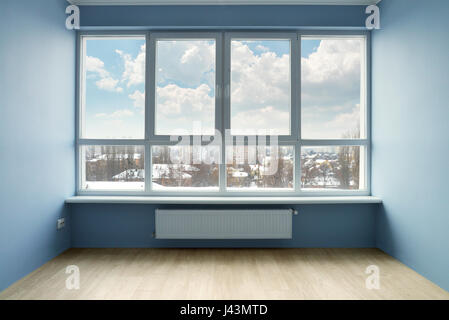 Leeren Raum mit großen Fenster und Wände Stockfoto