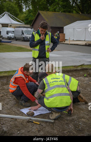 London, UK. 9. Mai 2017. Hinter den Kulissen an der RHS Chelsea Flower Show ist The RHS Chelsea Flower Show, formal bekannt als der große Spring Show, eine Gartenschau für fünf Tage im Mai von der Royal Horticultural Society (RHS) auf dem Gelände des Royal Hospital Chelsea in Chelsea, London statt. Bei Chelsea ist seit 1912 die berühmteste Blume und Landschaft Gärten Show im Vereinigten Königreich, und vielleicht in der Welt, zieht Besucher aus allen Kontinenten.   Bildnachweis: Jonathan Ward/Alamy Live-Nachrichten Stockfoto