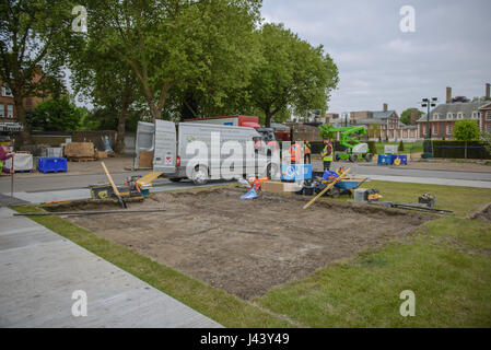 London, UK. 9. Mai 2017. Hinter den Kulissen an der RHS Chelsea Flower Show ist The RHS Chelsea Flower Show, formal bekannt als der große Spring Show, eine Gartenschau für fünf Tage im Mai von der Royal Horticultural Society (RHS) auf dem Gelände des Royal Hospital Chelsea in Chelsea, London statt. Bei Chelsea ist seit 1912 die berühmteste Blume und Landschaft Gärten Show im Vereinigten Königreich, und vielleicht in der Welt, zieht Besucher aus allen Kontinenten.   Bildnachweis: Jonathan Ward/Alamy Live-Nachrichten Stockfoto