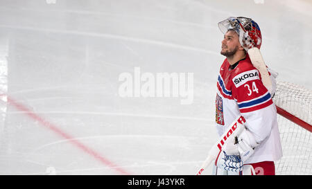 Paris, Frankreich. 8. Mai 2017. Die Eishockey-Weltmeisterschaft Spiel Tschechien gegen Finnland in Paris, Frankreich, am 8. Mai 2017. Petr Mrazek (CZE) Credit: Michal Kamaryt/CTK Foto/Alamy Live-Nachrichten Stockfoto