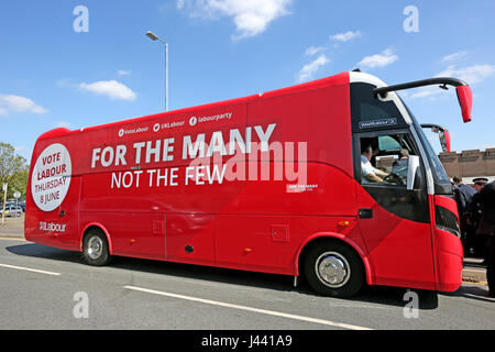 Salford, UK. 9. Mai 2017. Die Labour Party Bus, Salford, 5. Mai 2017-Credit: Barbara Koch/Alamy Live-Nachrichten Stockfoto