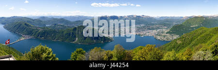 Val Intelvi, Italien. 9. Mai 2017. Blick vom Sighignola auf den Golf von Lugano Credit: Mauro Piccardi/Alamy Live-Nachrichten Stockfoto