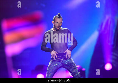 Kiew, Ukraine. 9. Mai 2017. Slavko Kalezi· Vertretung von Montenegro mit dem Lied "Raum" in das Halbfinale des Eurovision Song Contest statt in Kiew, Ukraine, 9. Mai 2017. Foto: Julian Stratenschulte/Dpa/Alamy Live News Stockfoto