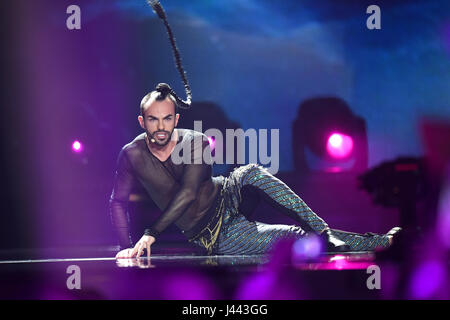 Kiew, Ukraine. 9. Mai 2017. Slavko Kalezi· Vertretung von Montenegro mit dem Lied "Raum" in das Halbfinale des Eurovision Song Contest statt in Kiew, Ukraine, 9. Mai 2017. Foto: Julian Stratenschulte/Dpa/Alamy Live News Stockfoto