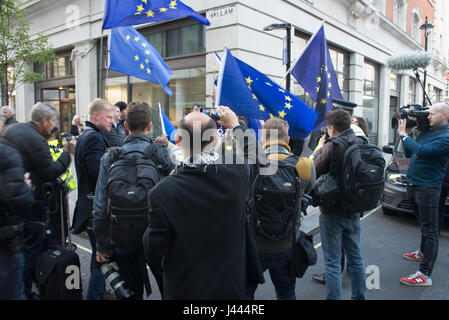 London, UK. 9. Mai 2017. Pro bleiben Protest vor dem BBC bei Auftritt von Theresa May auf BBC The One Show mit Theresa kann schweben. Bildnachweis: Bruce Tanner/Alamy Live-Nachrichten Stockfoto