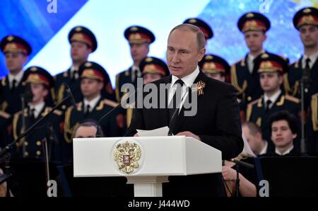 Moskau, Russland. 9. Mai 2017. Der russische Präsident Vladimir Putin liefert Bemerkungen im Rahmen eines Empfangs feiert Tag des Sieges Kennzeichnung der 72. Jahrestag des Endes des zweiten Weltkriegs im Kreml 9. Mai 2017 in Moskau, Russland. Bildnachweis: Planetpix/Alamy Live-Nachrichten Stockfoto