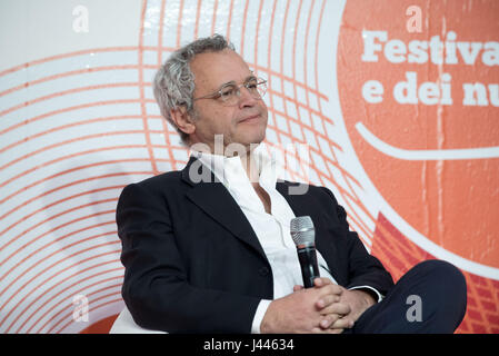 Dogliani, Italien 6 Mai 2017. Festival tv und neue Medien. In diesem Bild den italienischen Journalist Enrico Mentana Foto: Cronos/Alberto Gandolfo Stockfoto