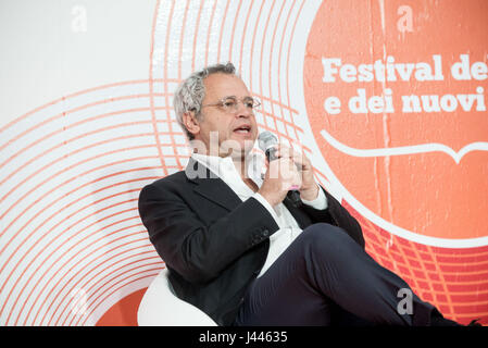 Dogliani, Italien 6 Mai 2017. Festival tv und neue Medien. In diesem Bild den italienischen Journalist Enrico Mentana Foto: Cronos/Alberto Gandolfo Stockfoto