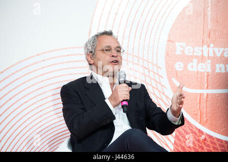 Dogliani, Italien 6 Mai 2017. Festival tv und neue Medien. In diesem Bild den italienischen Journalist Enrico Mentana Foto: Cronos/Alberto Gandolfo Stockfoto