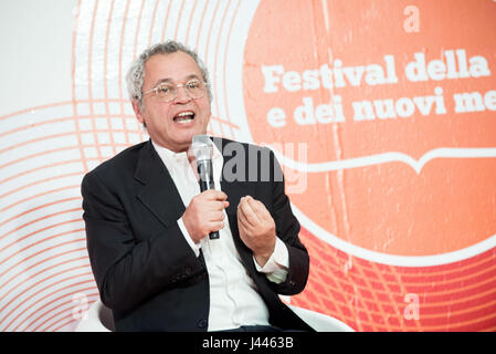 Dogliani, Italien 6 Mai 2017. Festival tv und neue Medien. In diesem Bild den italienischen Journalist Enrico Mentana Foto: Cronos/Alberto Gandolfo Stockfoto