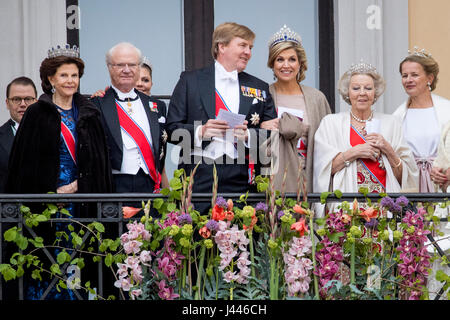 Sophie, Gräfin von Wessex, König Carl Gustaf, Königin Silvia von Schweden, König Willem-Alexander, Prinzessin Mabel, Königin Maxima und Prinz Constantijn der Niederlande, Prinzessin Astrid von Norwegen besuchen die 80. Geburtstagsfeiern von König Harald und Königin Sonja von Norwegen im königlichen Palast in Oslo, Norwegen, 9. Mai 2017. Foto: Patrick van Katwijk NETHERLANDS OUT POINT DE VUE · KEIN DRAHT-SERVICE · Foto: Patrick van Katwijk/Dutch Photo Press/dpa Stockfoto