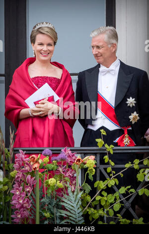 Oslo, Norwegen. 9. Mai 2017. Philippe König und Königin Mathilde von Belgien besuchen die 80. Geburtstagsfeiern von König Harald und Königin Sonja von Norwegen im königlichen Palast in Oslo, Norwegen, 9. Mai 2017. Foto: Patrick van Katwijk POINT DE VUE · KEIN DRAHT-SERVICE · Foto: Patrick van Katwijk/Dutch Photo Press/Dpa/Alamy Live News Stockfoto