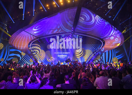 Kiew, Ukraine. 9. Mai 2017. Dpatop - ein Blick auf die Concert Hall in das Halbfinale des 62. Eurovision Song Contest in Kiew, Ukraine, 9. Mai 2017. Foto: Julian Stratenschulte/Dpa/Alamy Live News Stockfoto