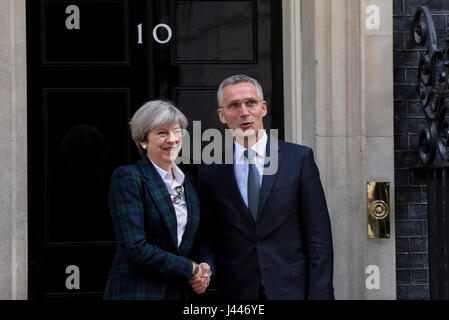 London, UK. 10. Mai 2017. Premierminister Theresa Mai trifft sich mit NATO-Generalsekretär Jens Stoltenberg bei Nummer 10 Downing Street für Gespräche. Bildnachweis: Stephen Chung/Alamy Live-Nachrichten Stockfoto