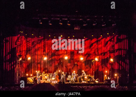 Wembley, Vereinigtes Königreich. 9. Mai 2017. Bob Dylan und seine Band durchführen Leben in der SSE-Arena, Wembley, letzte Nacht. Bildnachweis: Andrew Hasson/Alamy Live-Nachrichten Stockfoto