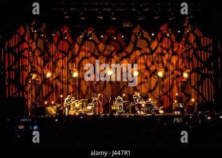 Wembley, Vereinigtes Königreich. 9. Mai 2017. Bob Dylan und seine Band durchführen Leben in der SSE-Arena, Wembley, letzte Nacht. Bildnachweis: Andrew Hasson/Alamy Live-Nachrichten Stockfoto