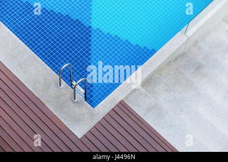 Pool mit Treppe Stockfoto