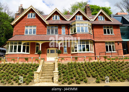 Fassade von Undershaw, das restaurierte ehemalige Haus (jetzt eine Schule für besondere Bedürfnisse) des verstorbenen Autors Sir Arthur Conan Doyle (B22. Mai 1859-d7. Juli 1930) Stockfoto