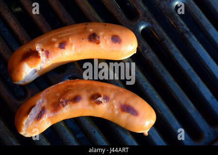 Draufsicht der Würstchen auf dem Grill grill Stockfoto