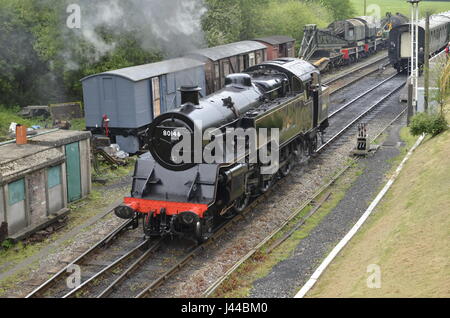 Ein Standard 4MT Tank Dampfzug im Norden Bahnhof an der Swanage Railway in Dorset Stockfoto