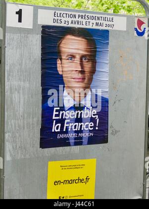 Macron Präsidentenwahlschild, 2017, außerhalb der Wahllokale im 11. Arrondissement, französischer Presidentisl-Wahltag, Paris, Frankreich. Stockfoto