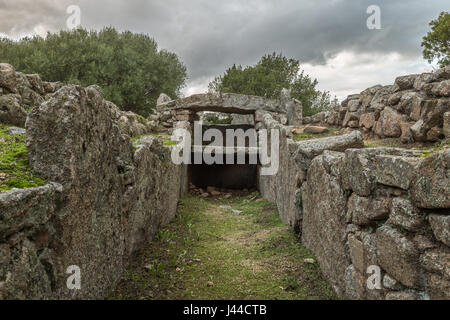 Riesen-Grab von Li Lolghi - Arzachena Stockfoto