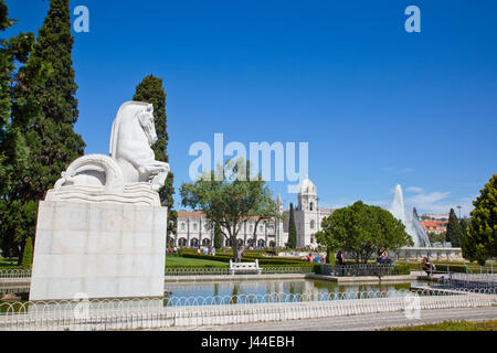 Portugal, Estredmadura, Lissabon, Belem, Mosterio Dos Jeronimos Equestrian Skulptur außerhalb des Klosters. Stockfoto