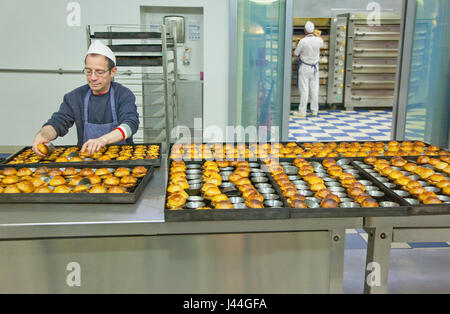 Estredmadura, Lissabon, Portugal, Belem, Pasteis de Belem Café berühmt für seine Pastel de Nata gebacken Eiercreme Kuchen. Stockfoto