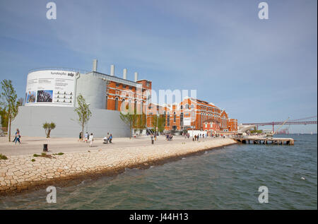 Portugal, Estredmadura, Lissabon, Belem, MAAT, Museum für Kunst, Architektur und Technologie an den Ufern des Flusses Tagus, untergebracht im ehemaligen Kraftwerk Stockfoto