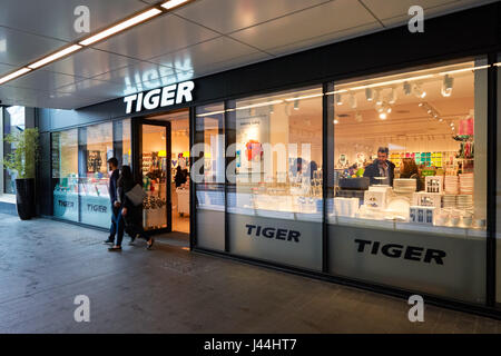 Tiger bei Crossrail in Canary Wharf, London England United Kingdom UK Stockfoto