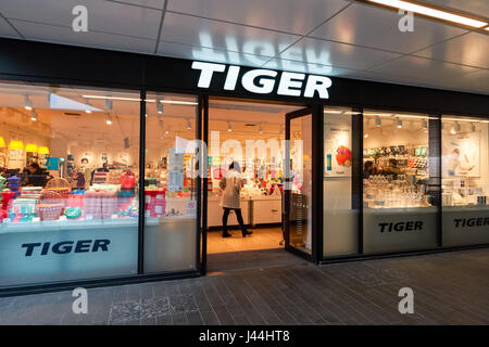 Tiger bei Crossrail in Canary Wharf, London England United Kingdom UK Stockfoto