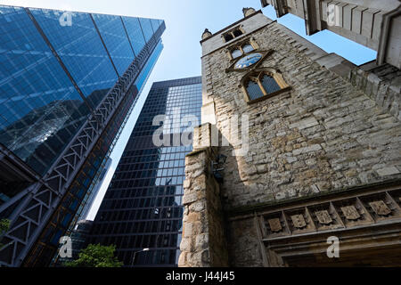 122 Leadenhall Street die Cheesegrater und St. Helens Wolkenkratzer und St. Andrew Undershaft Kirche, London England UK Stockfoto