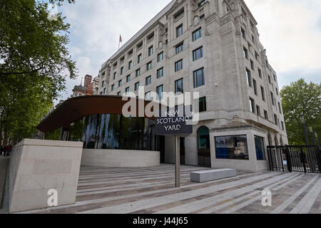 Das New Scotland Yard-Hauptquartier am Victoria Embankment in London, England, UK Stockfoto