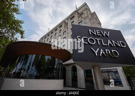 Das New Scotland Yard-Hauptquartier am Victoria Embankment in London, England, UK Stockfoto