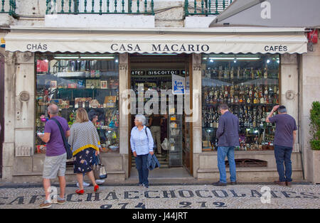 Portugal, Estremadura, Lissabon, Baixa, äußere des Geschenk-shop Verkauf von Pralinen und Weine. Stockfoto