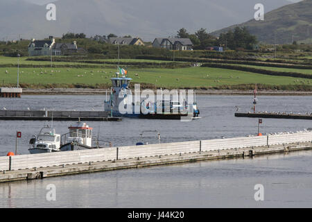 Gott erfüllt Ons III, die Passagier- und Autofähre zwischen Renard und Valentia Island, County Kerry, Irland. Stockfoto