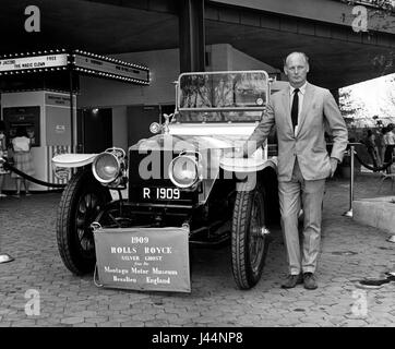 Edward, Lord Montagu mit 1909 Rolls-Royce Silver Ghost auf Weltausstellung 1964 Stockfoto