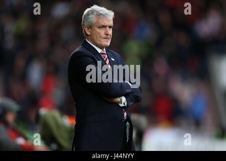 MARK HUGHES STOKE CITY FC-MANAGER STOKE CITY FC MANAGER KEEPMOAT Stadion DONCASTER ENGLAND 9. Januar 2016 Stockfoto