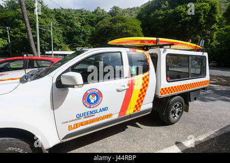 Queensland Rettungsschwimmer LKW mit Surfbrett auf Dach geparkt am Ellis Beach, FNQ, Far North Queensland, Australien Stockfoto