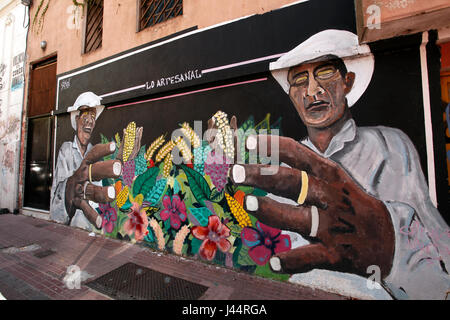 Street-Art-Wandbild von Landwirten mit traditionellen Kulturen, St. Telmo Nachbarschaft, Buenos Aires, Argentinien. Stockfoto