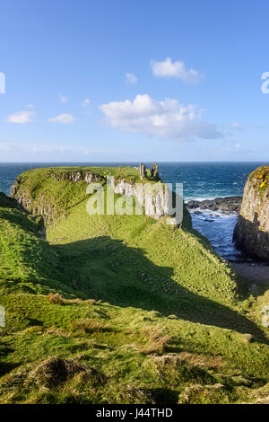 Dunseverick Castle in der Nähe von Bushmills auf der Causeway Küste von North Antrim in Nordirland Stockfoto